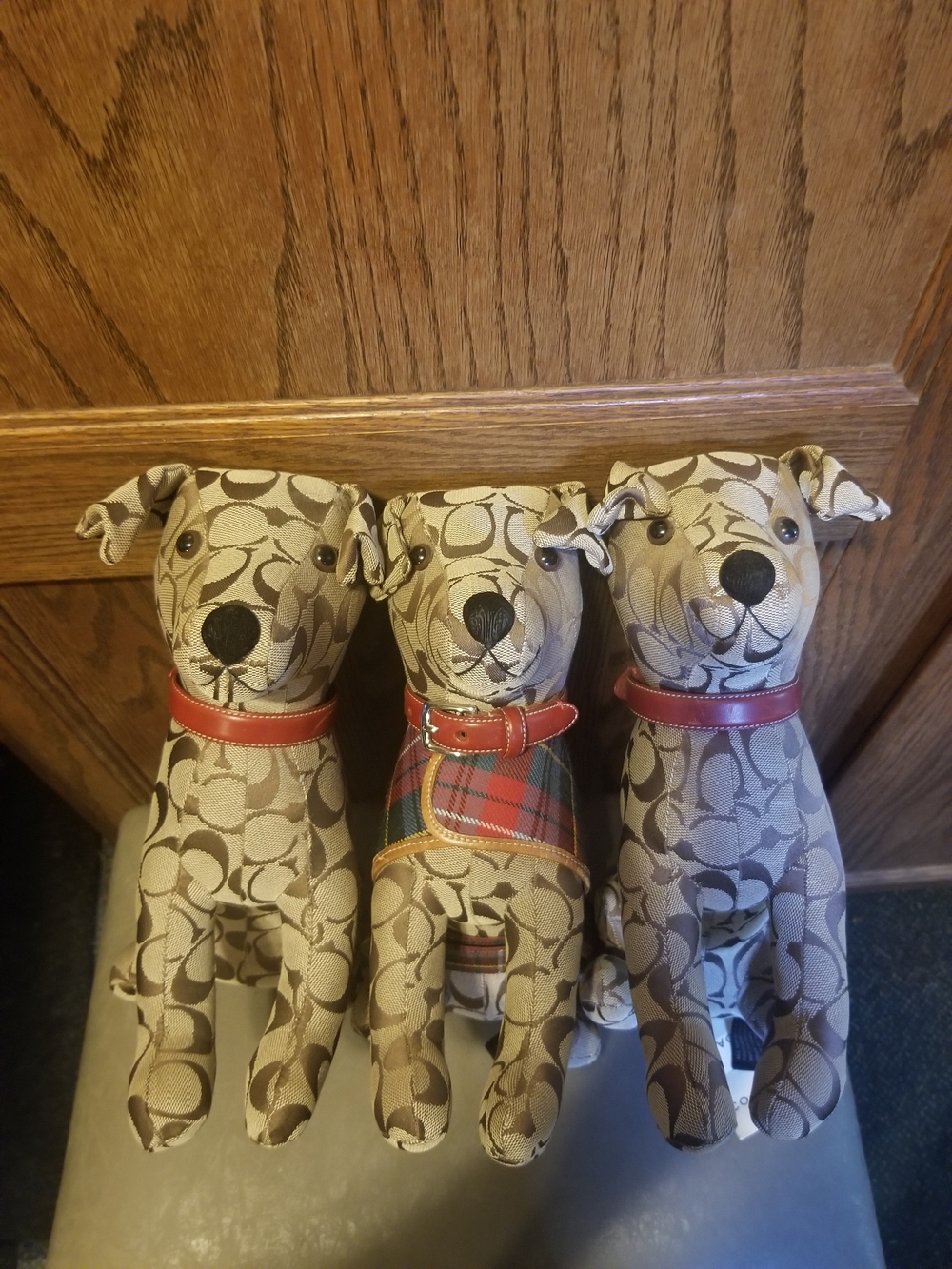 🔥3 Coach Beige Signature Canvas Dog Figurine Trio with Red Collars💵